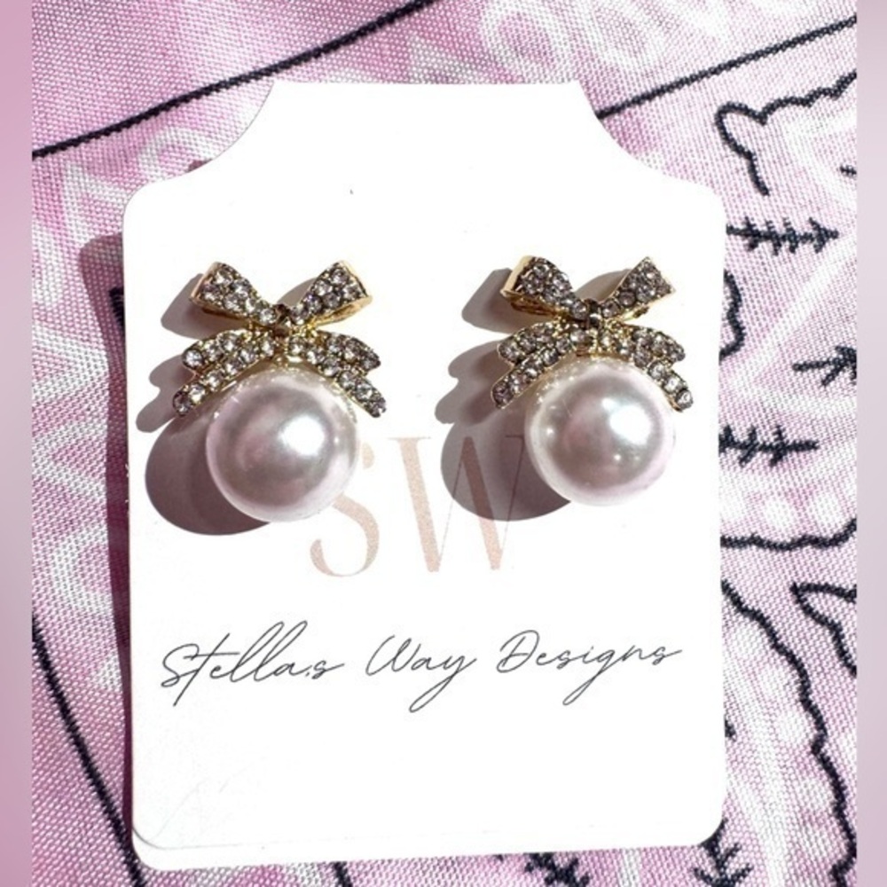 Pearl gold bow earrings